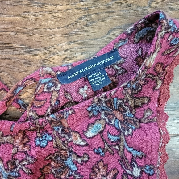American Eagle Flower Lace Tank Top Size Medium - Picture 4 of 9